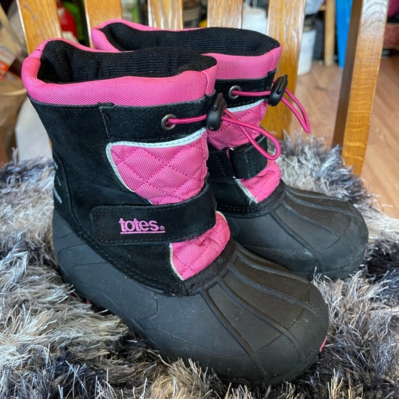 Totes Jaclyn slip on girls winter boots